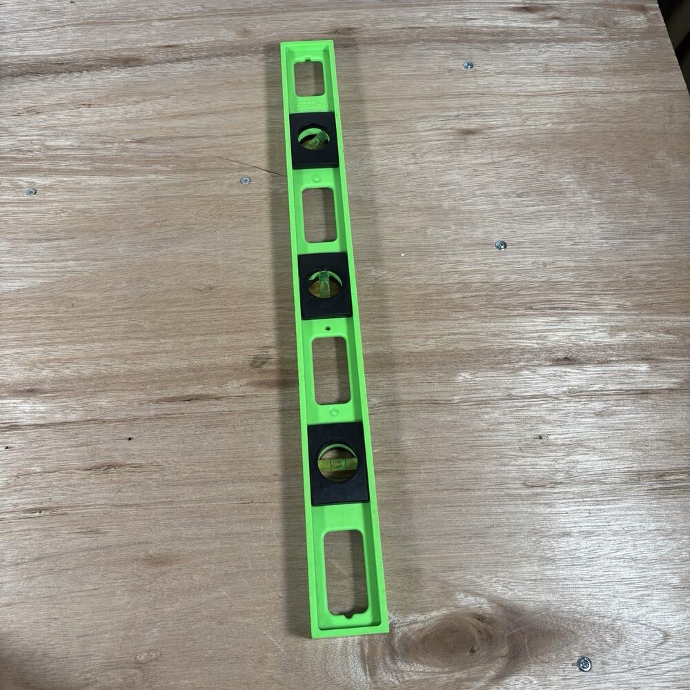 Hyper Tough 24" Green Plastic Level Embossed‎ High-Impact Light Weight Topview